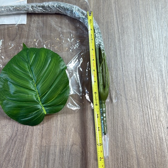 Realistic Artificial Green Leaf and Stem. Brand new - Picture 3 of 8